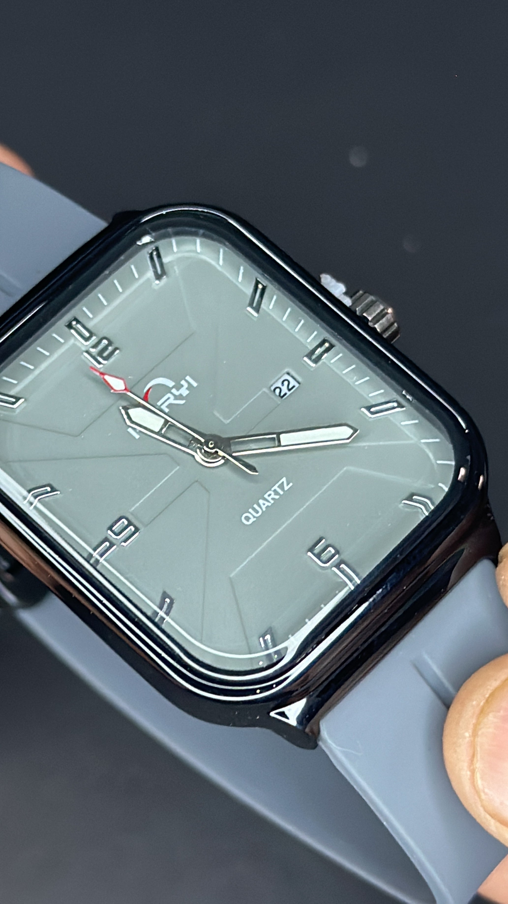 Heryi Magnetic Lock Watch – Premium Silicon Straps And Square Dial Watch (Grey)