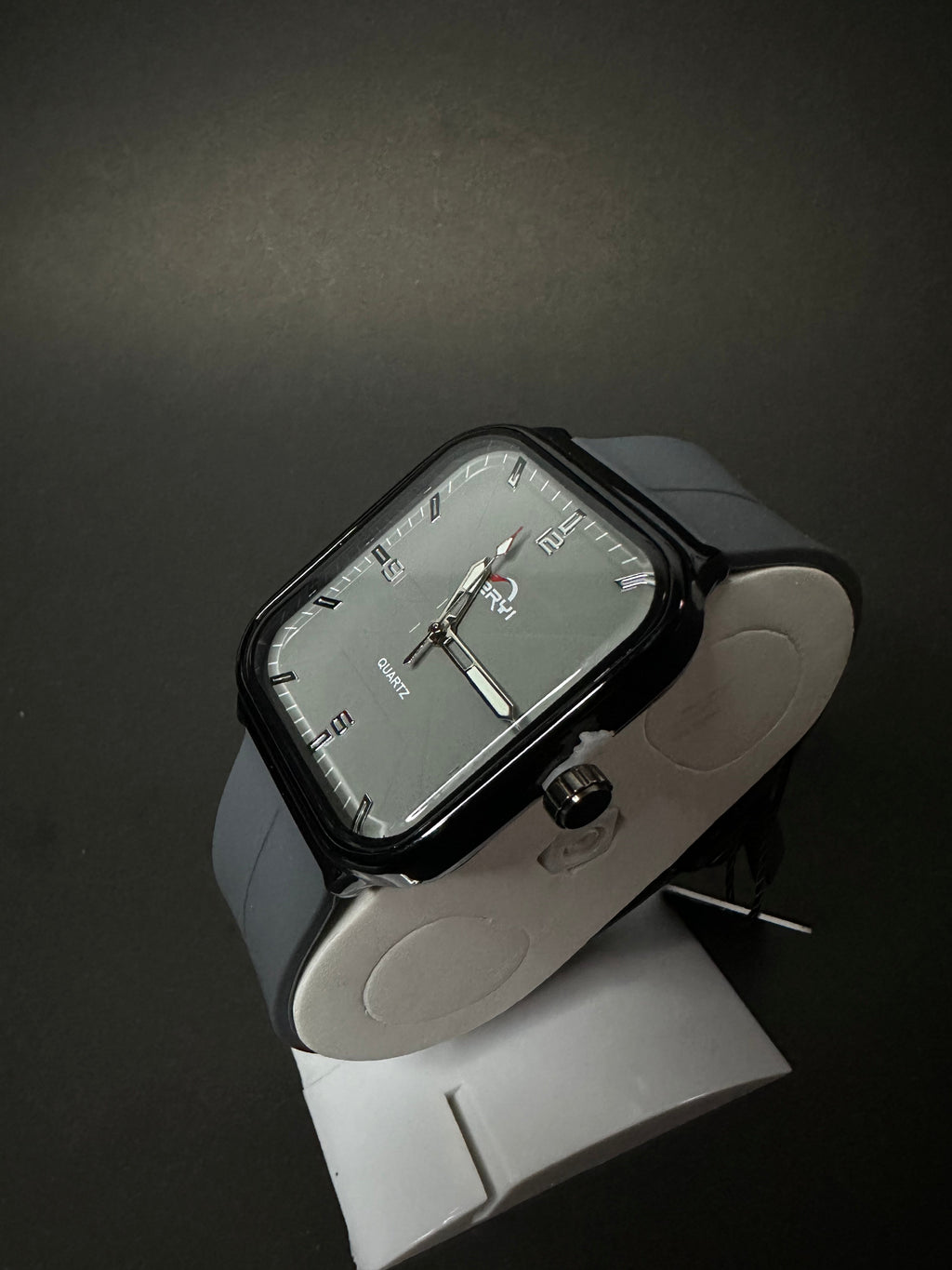Heryi Magnetic Lock Watch – Premium Silicon Straps And Square Dial Watch (Grey)