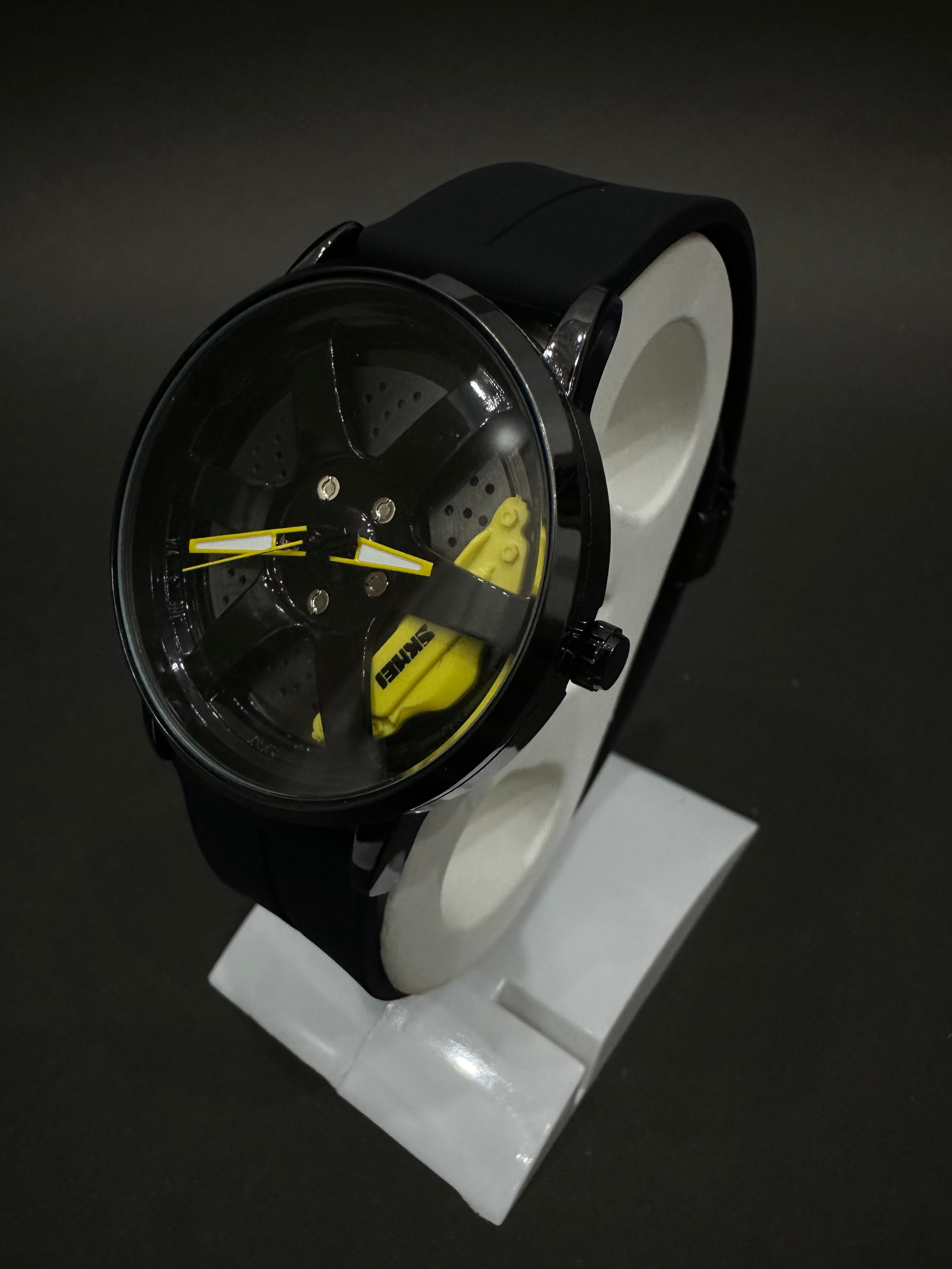 Allow Wheel Magnetic Lock Watch – Premium Silicon Straps And Round Dial Watch