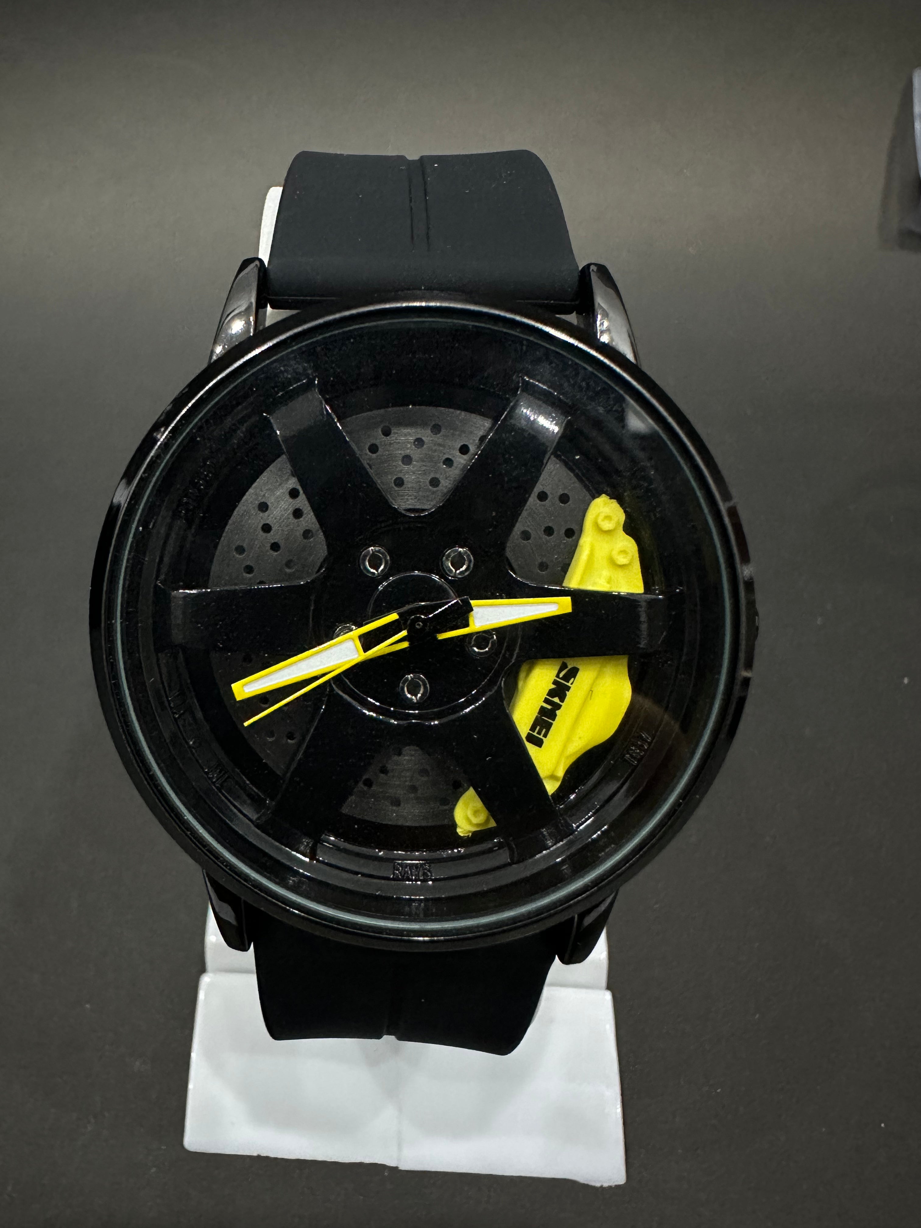 Allow Wheel Magnetic Lock Watch – Premium Silicon Straps And Round Dial Watch